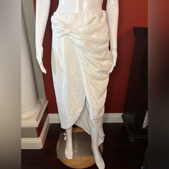 cult gaia Dresses & Skirts - Cult Gaia Aeris White Linen Blend Gathered Midi Skirt. Size See Measurements